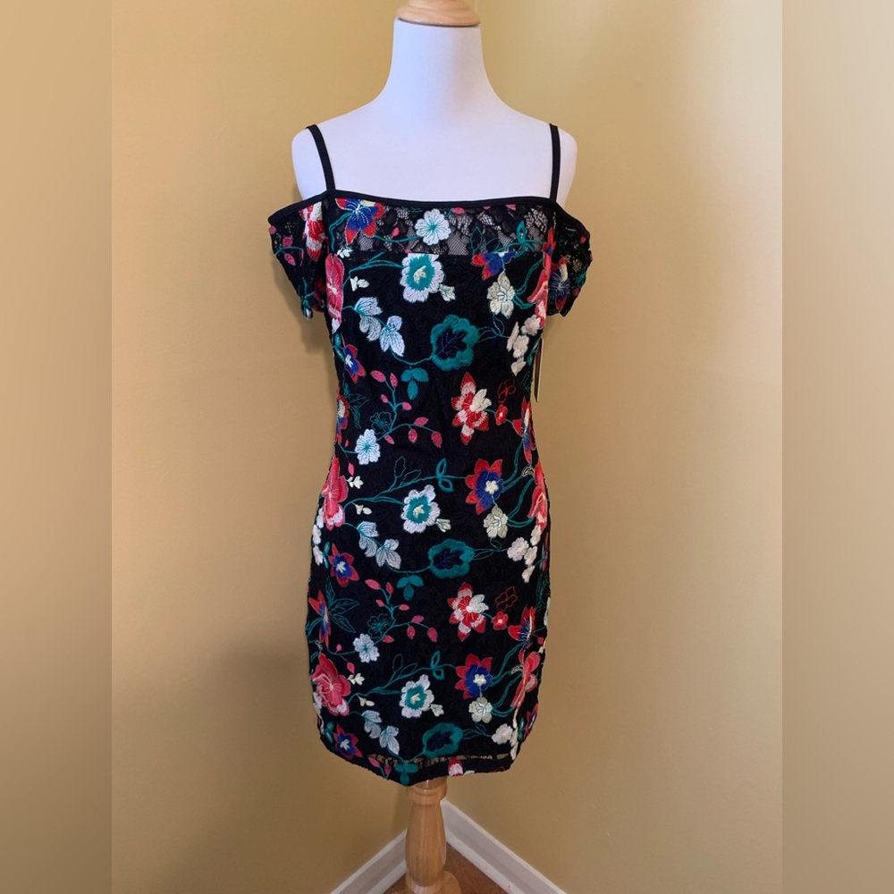 Guess off the shoulder lace embroidered floral dress